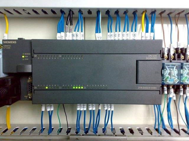 PLC控制新時代：智能化、高效化的選擇